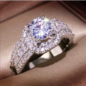 NEW💍925 STERLING SILVER DIAMOND HALO RING
